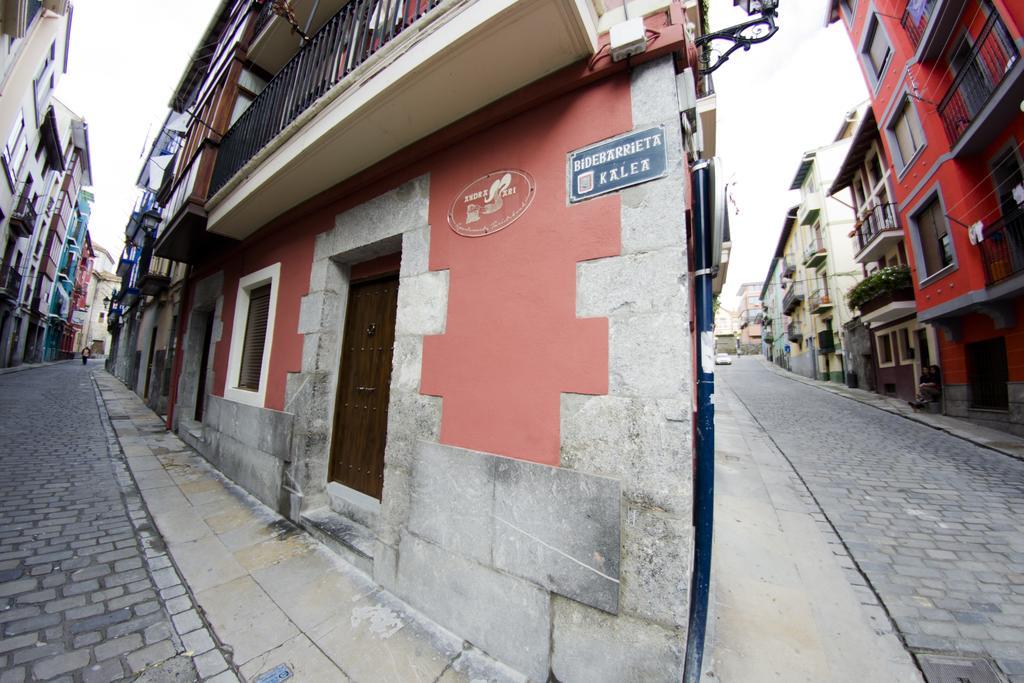 Andra Mari Apartamentu Turistikoak Bermeo Rum bild