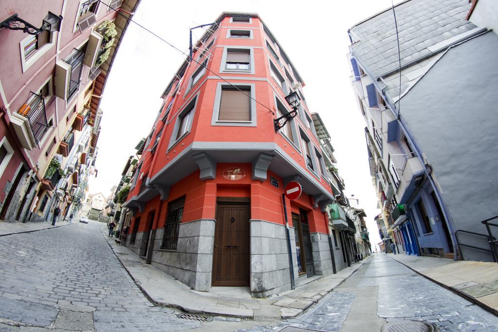 Andra Mari Apartamentu Turistikoak Bermeo Rum bild